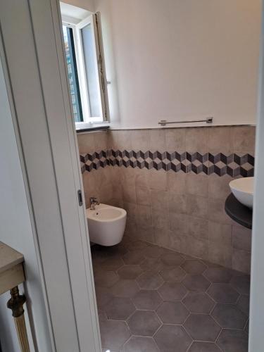 a bathroom with a sink and a tub and a toilet at PAVIAN in Levanto