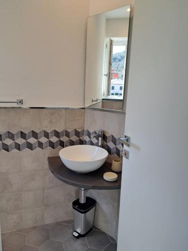 a bathroom with a bowl sink and a mirror at PAVIAN in Levanto
