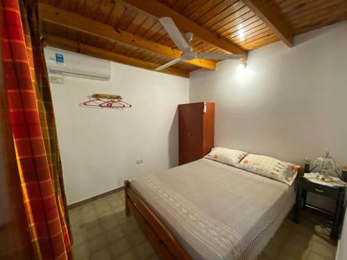 a bedroom with a bed and a ceiling fan at Refugio El Jazmín in Posadas