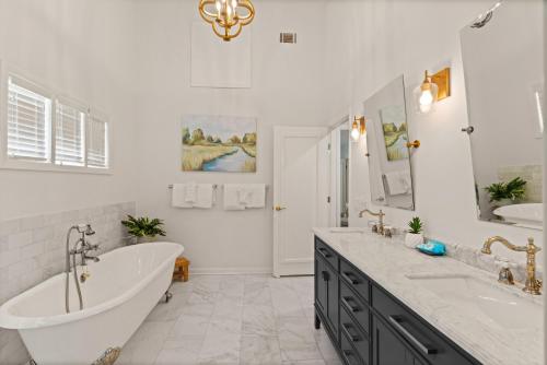 Ένα μπάνιο στο Sea Spell - 4320 Fourth Street East Beach