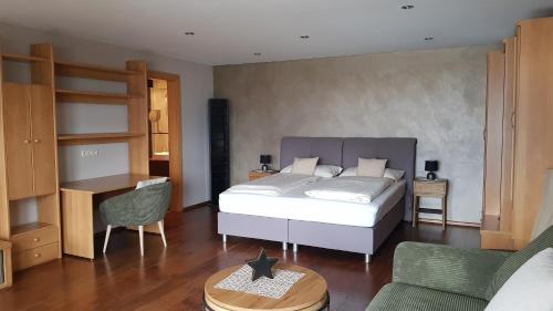 Postel nebo postele na pokoji v ubytování Haus Salzachblick