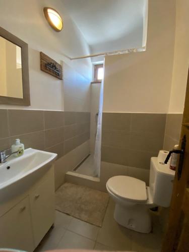 A bathroom at Chalupa u dedka Bešeňová -Liptovský Michal