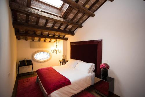 Una cama o camas en una habitación de Le SUITE del VICOLO