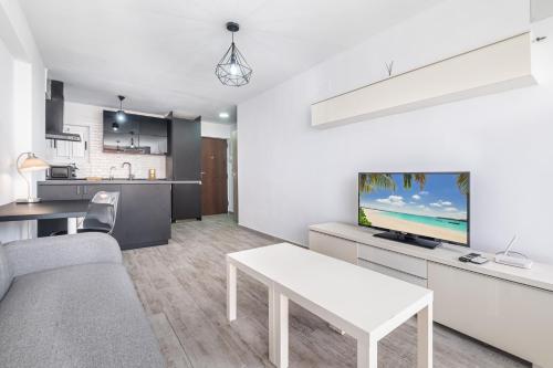 Karola Apartment 12-C Levante Beach