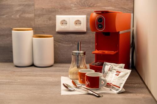 Set per la preparazione di tè e caffè presso Servus Apartments Old Town Premium