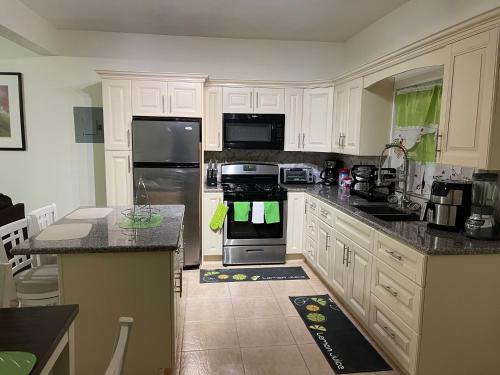 Cucina o angolo cottura di Wintberg Tropical Villas