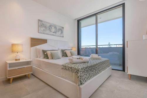 Amazing central apartment with sea-view, close to beach with pool, sauna, WiFi and private parking photo 2