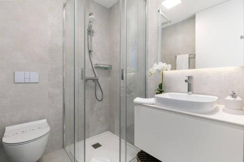 Amazing central apartment with sea-view, close to beach with pool, sauna, WiFi and private parking photo 3