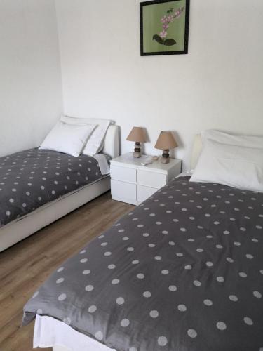 Ένα ή περισσότερα κρεβάτια σε δωμάτιο στο Apartmani Val