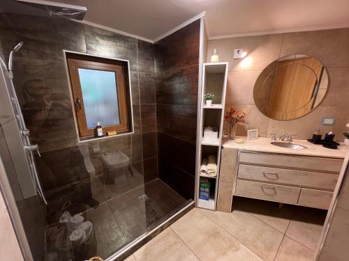a bathroom with a shower and a sink at El Shaddai Casa de Montaña in Lago Puelo