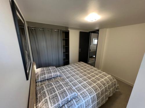 Cama o camas de una habitación en LE VIEUX LAVAL