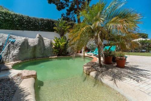 Bazén v ubytování Ocean, surf, Golf private villa with pool near lagoon nebo v jeho okolí