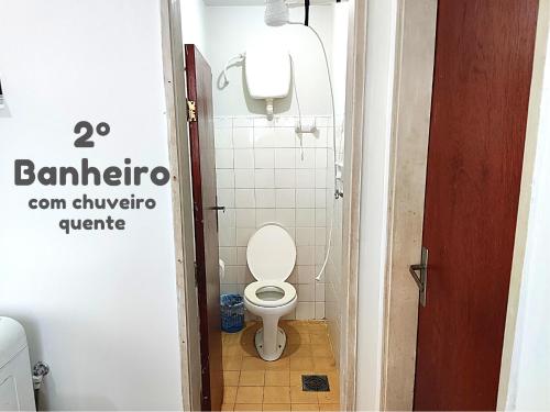 a bathroom with a white toilet in a stall at Apartamento em Vitória capital do ES in Vitória