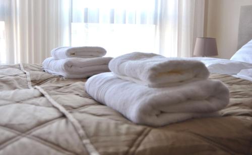 Een bed of bedden in een kamer bij Apartmani SOVA