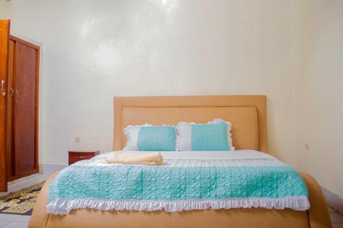 Postel nebo postele na pokoji v ubytování TRIPLE GUEST HOUSE