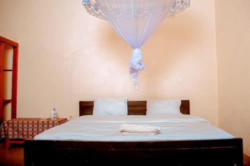 Ένα ή περισσότερα κρεβάτια σε δωμάτιο στο TRIPLE GUEST HOUSE