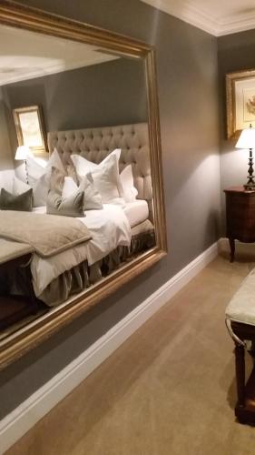 a mirror on a wall with a bed in a room at Mt Bijoux Preferred Accommodation in Bloubergstrand