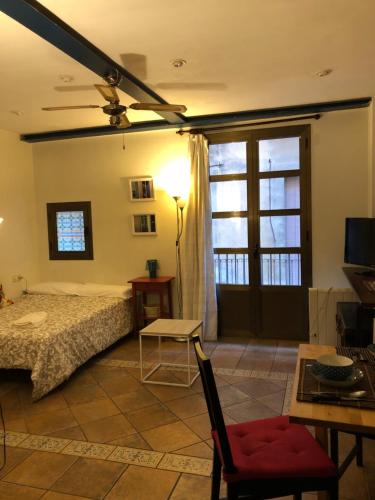 Posteľ alebo postele v izbe v ubytovaní Estudio Casco antiguo Tarragona