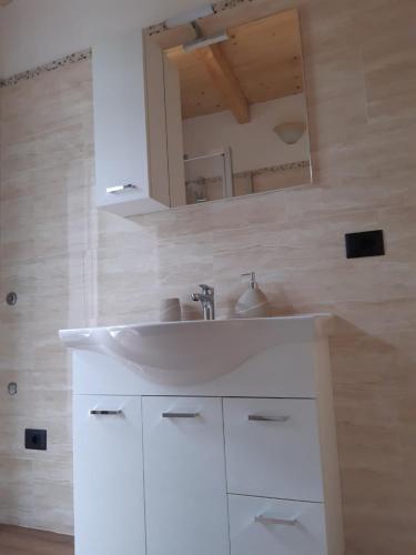 Ένα μπάνιο στο Casa Ylenia