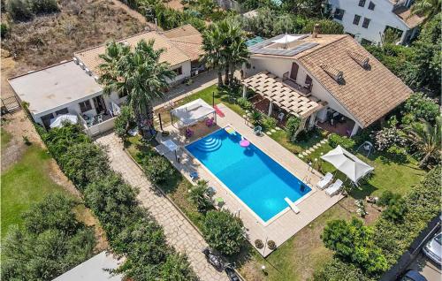 Beautiful Apartment In Kaukana With Outdoor Swimming Pool, Wifi And 2 Bedrooms