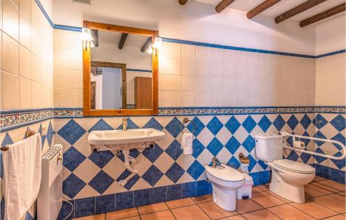 a bathroom with a sink and a toilet and a mirror at Amazing Home In Mecina Bombarn With Wifi in Mecina Bombarón