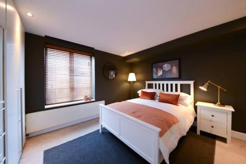 a bedroom with a white bed and a window at MR2 - Fantastic 1 Bed apartment Munster Village in London