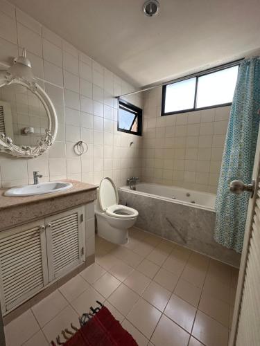 Phòng tắm tại Saladaeng Executive Condominium