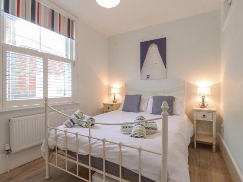 En eller flere senge i et værelse på Seas The Day