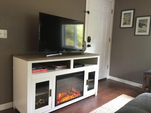 a living room with a tv and a fireplace at Our Cozy Getaway in Ocean Park