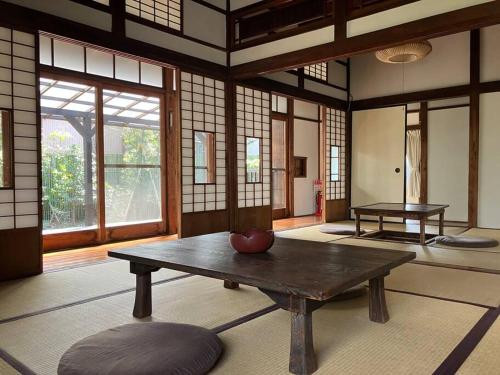 a room with a table in a room with windows at 桜山ノウチ in Zushi