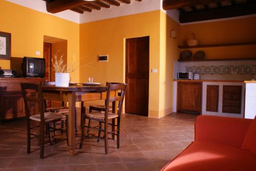 a living room with a wooden table and chairs at Re Artù Assisi Country Lifestyle in Assisi