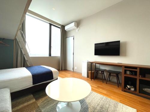 Riverside Hotel Sapporoにあるテレビまたはエンターテインメントセンター