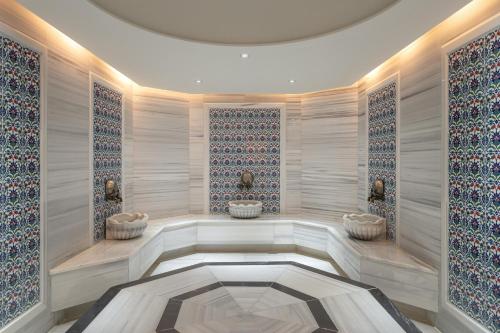 a lobby with a large marble floor and a ceiling at Ramada by Wyndham Erbil Gulan Street in Erbil