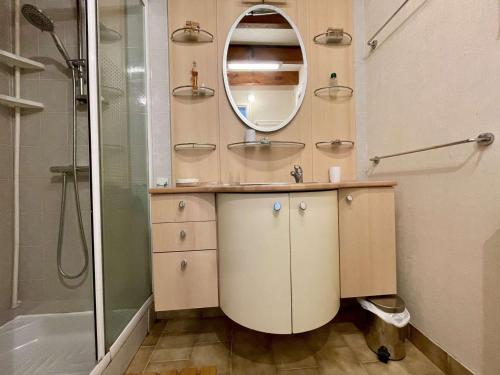 Koupelna v ubytování Maison Saint-Pierre-d'Oléron, 3 pièces, 4 personnes - FR-1-246A-169