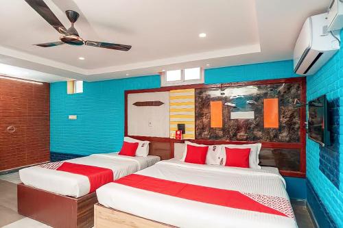 A bed or beds in a room at Gnanam Beach Residency