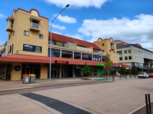 an empty street in a city with a building at Tuggeranong Short Stay #08 - Sleeps 6 in Tuggeranong