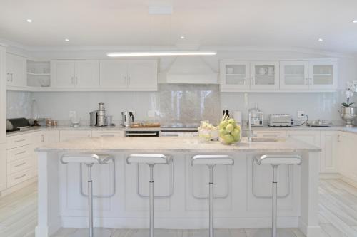 Dapur atau dapur kecil di Farm Lorraine Lake Cottage, Loft Cottage and Garden Cottage
