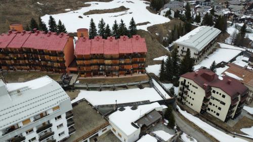 an aerial view of a building in the snow at Sestriere Borgata appartamento in montagna Casa di Bertu in Borgata Sestriere