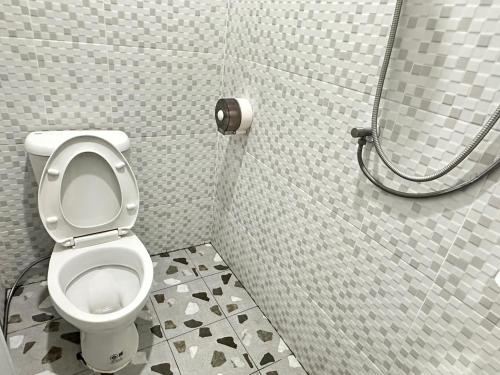 a bathroom with a toilet and a shower at Kalae Resort in Ban Nong Ben