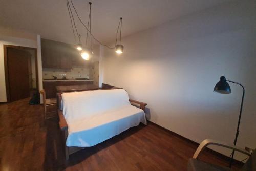 מיטה או מיטות בחדר ב-Appartamento con vista panoramica