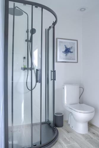 a shower stall in a bathroom with a toilet at Dom nad Bychowianką in Białogóra