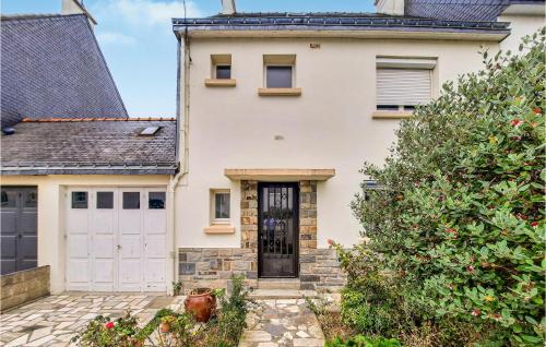 Stunning home in Locmiqulic with 3 Bedrooms and WiFi
