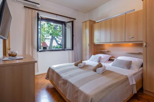Postel nebo postele na pokoji v ubytování Apartmani Lovrenco