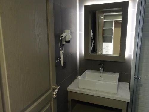 Pine Valley Hotel Oludenizにあるバスルーム