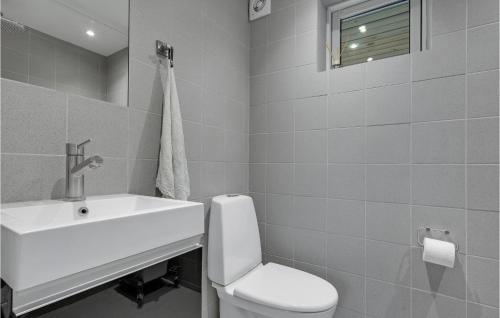 Ένα μπάνιο στο 3 Bedroom Gorgeous Home In Gilleleje