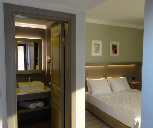 Pine Valley Hotel Oludenizにあるベッド