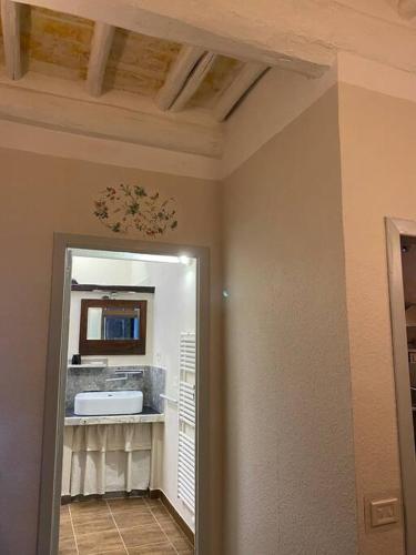 a bathroom with a mirror and a sink in a room at Casa Selli in Monte Compatri