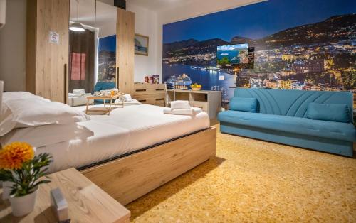 a bedroom with a large bed and a blue couch at B&B-Apartment-Sleeps3-Parking-Balcony-PetFriendly in Sorrento