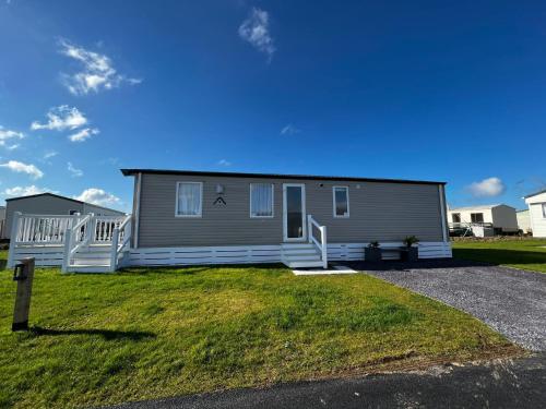 a mobile home with a porch on a lawn at Summer Breeze @ Seven Bays, Padstow in Padstow