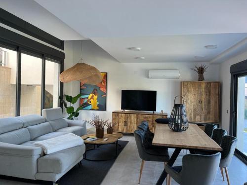 a living room with a couch and a table at Casa de Recreo in Benajarafe